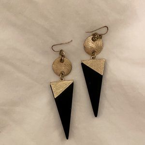 ❤️ Black and Gold Triangle Earrings